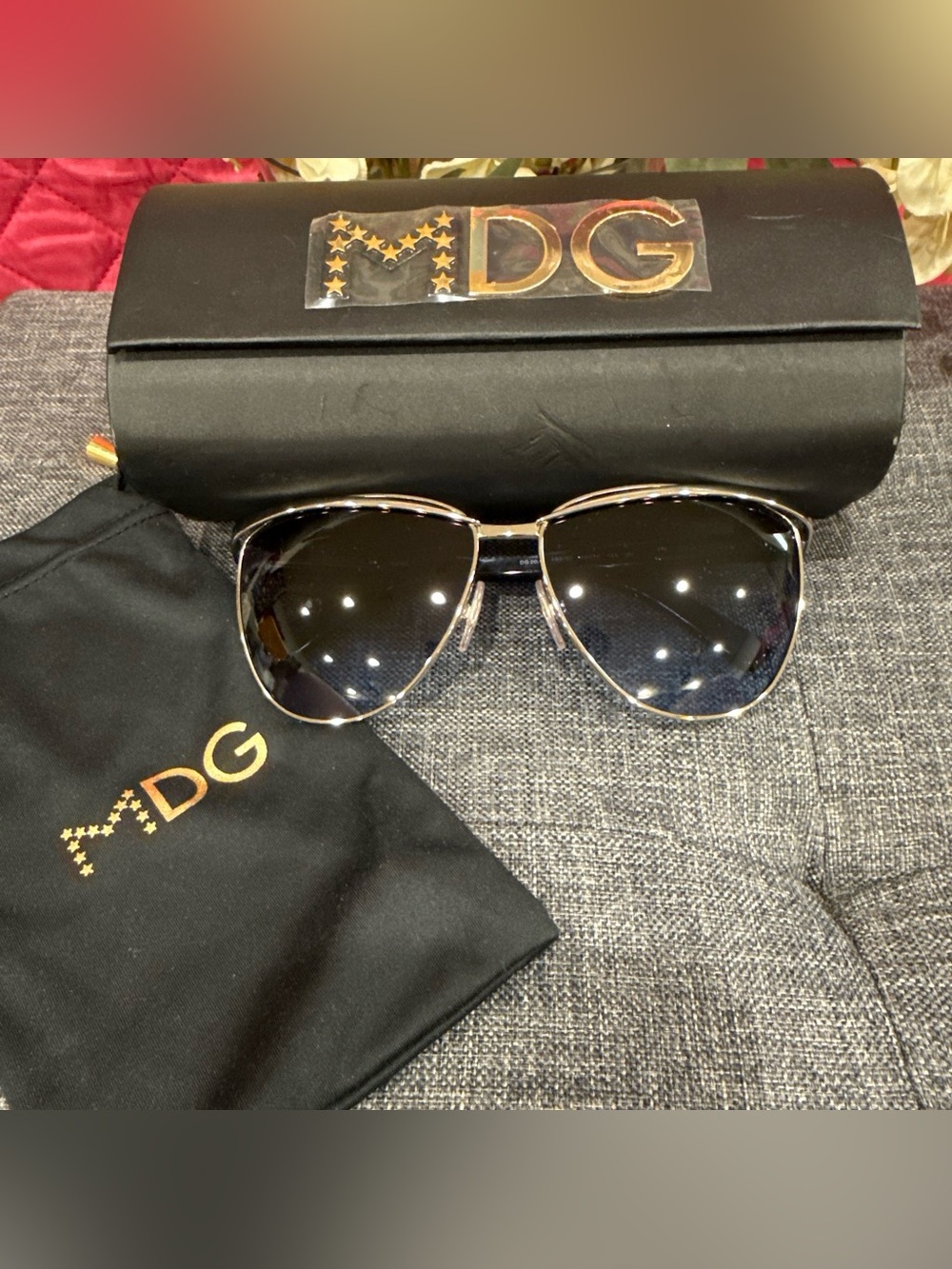 Women Aviator Sunglasses in Black and Silver